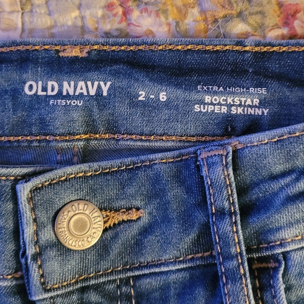 Old Navy Extra High-Rise Rockstar Jeans in Washed Blue